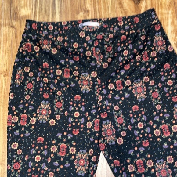 SO women’s large 12 14 leggings pants flare Black Floral print pull on high rise - Picture 2 of 7